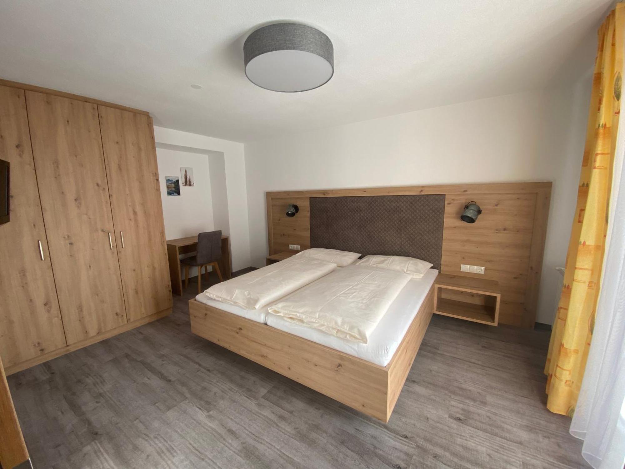 Apart Alpenrose Spiss Kültér fotó
